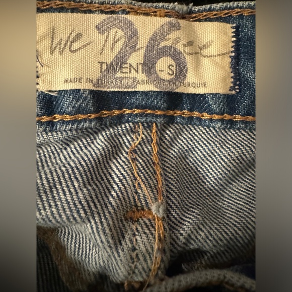 We the Free Distressed Jeans great fit. The distressing is on point Sz 26 - Picture 5 of 8